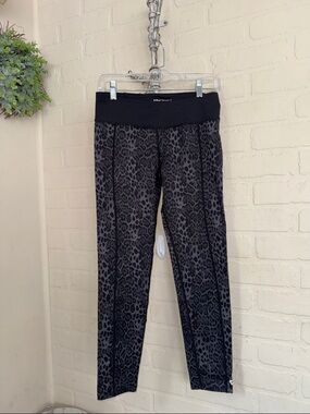 Betsey Johnson leggings Black gray Leopard Print Active medium stretch workout